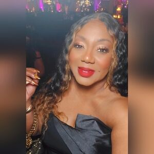 Meet your Posher, Demi